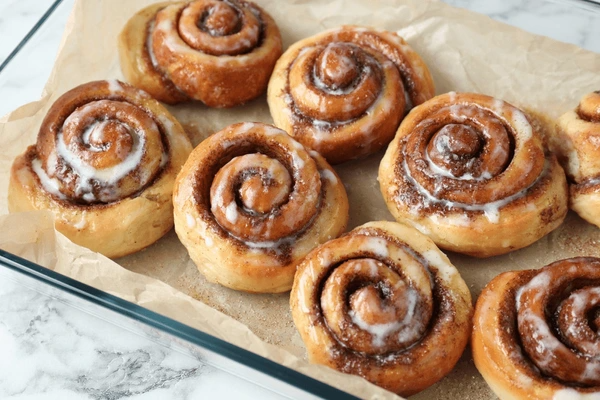 EASY CINNAMON ROLLS WITHOUT YEAST RECIPE